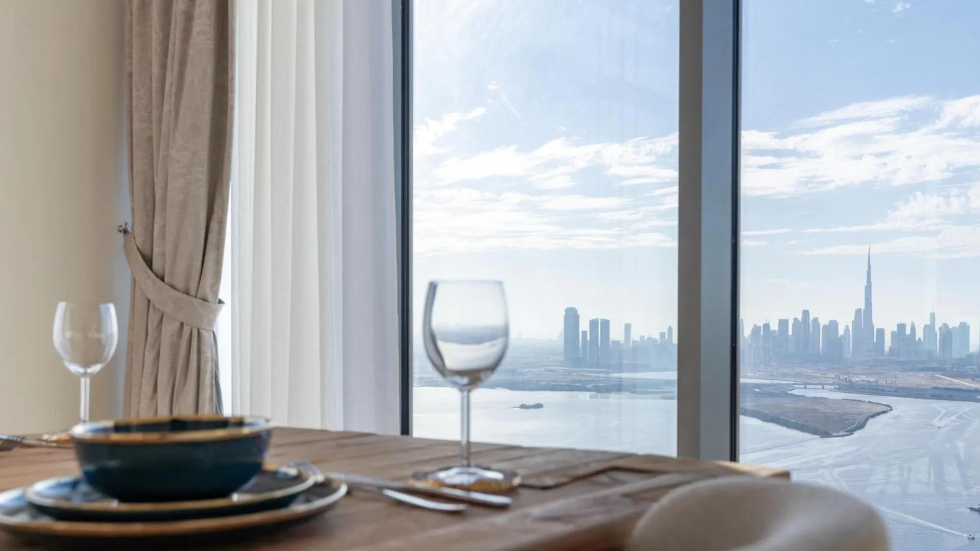 Spacious & Amazing 3 Bedroom Penthouse Burj Khalifa View Dubai Apartment