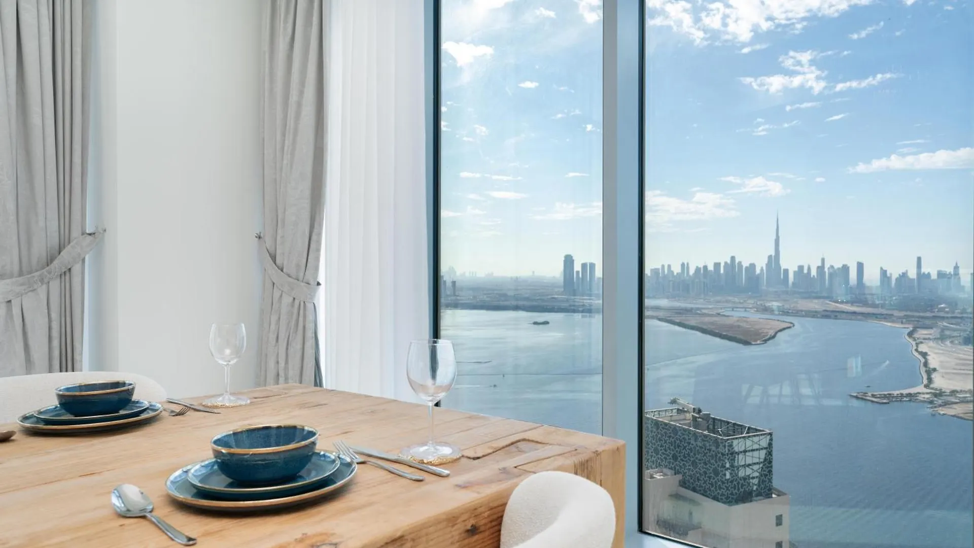 Spacious & Amazing 3 Bedroom Penthouse Burj Khalifa View Dubai Apartment