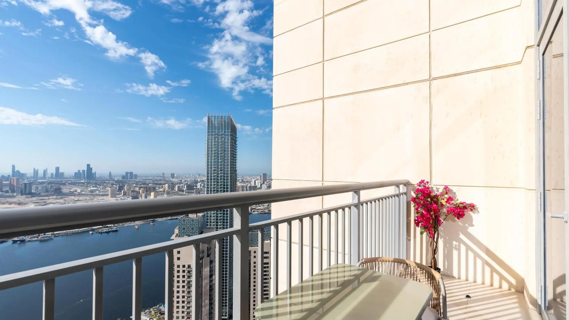 Spacious & Amazing 3 Bedroom Penthouse Burj Khalifa View Dubai Apartment