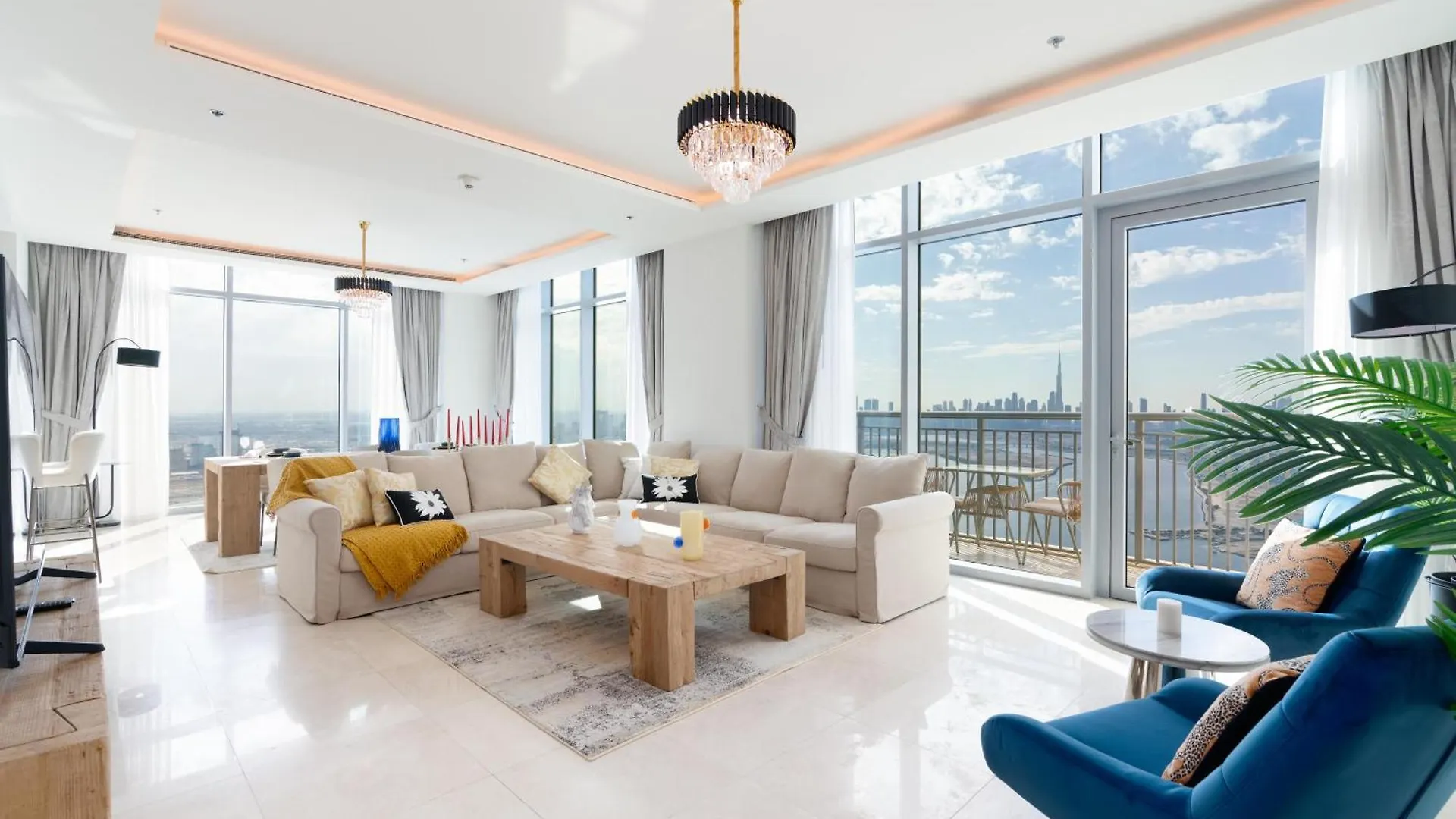 Spacious & Amazing 3 Bedroom Penthouse Burj Khalifa View Dubai
